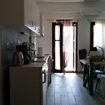 Elezar Lejlighed Néon Oítilon
