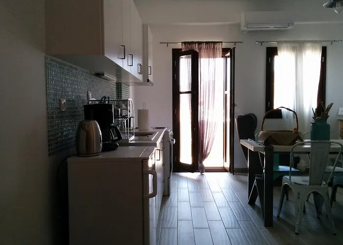 Elezar Apartmán Néon Oítilon