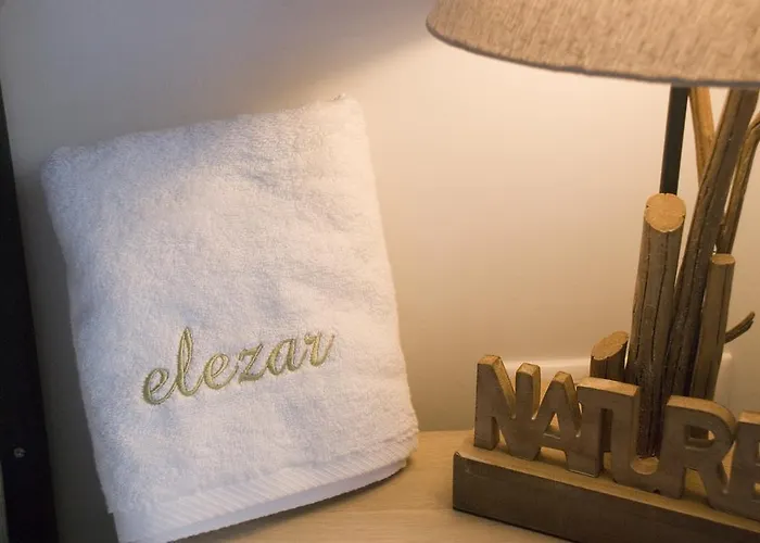 Apartmán Elezar Néon Oítilon