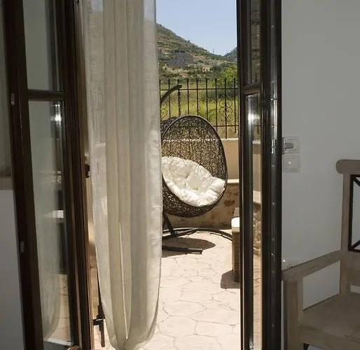 Elezar Apartmán Néon Oítilon