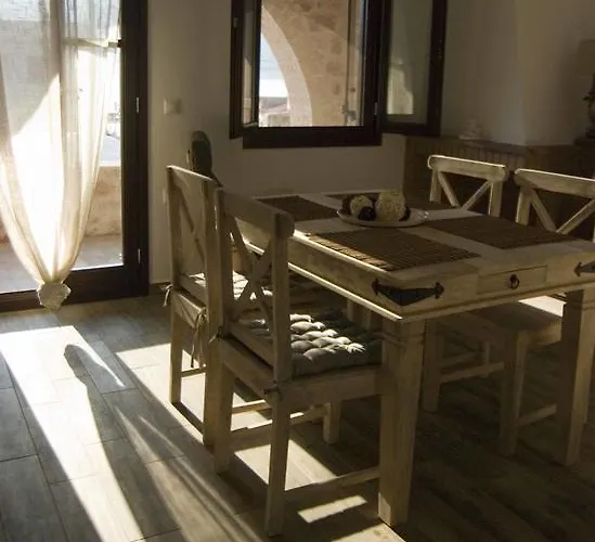 Elezar Apartmán Néon Oítilon