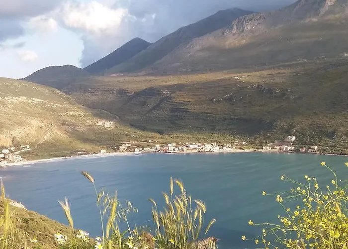 Apartmán Elezar Néon Oítilon