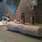 Elezar * Neo Oitilo