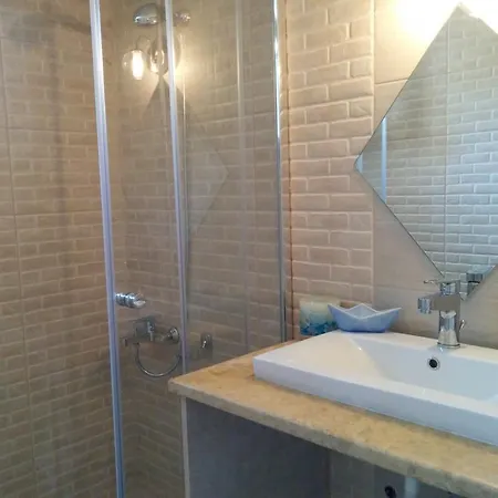 Apartment Elezar Neo Oitilo