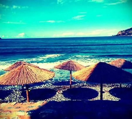 شقة Elezar Néon Oítilon